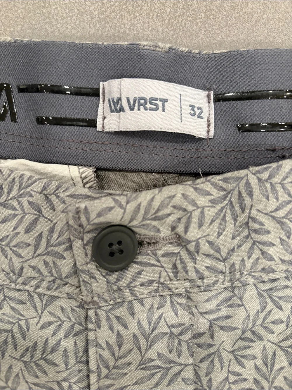 Men's Gray Leaf-Print Flat Front Shorts